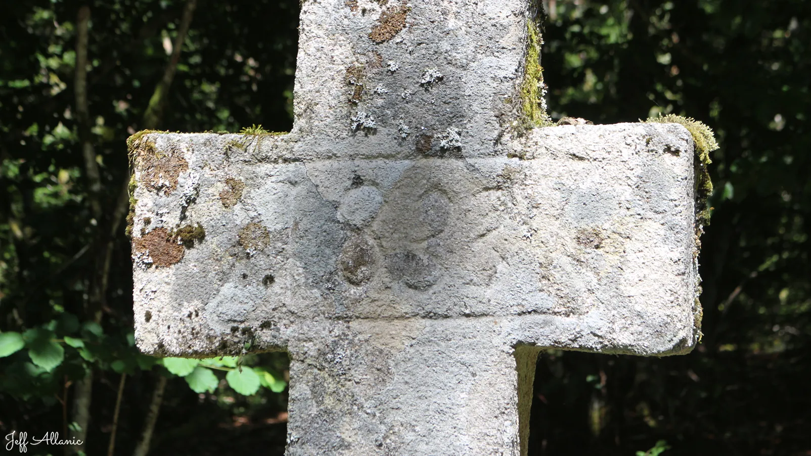 Corrèze découverte - Photo N° 5 - La Croix de Prends-Toi-Garde - 19300 - Péret-Bel-Air - Petit patrimoine - Quelques pas - Autour de vous