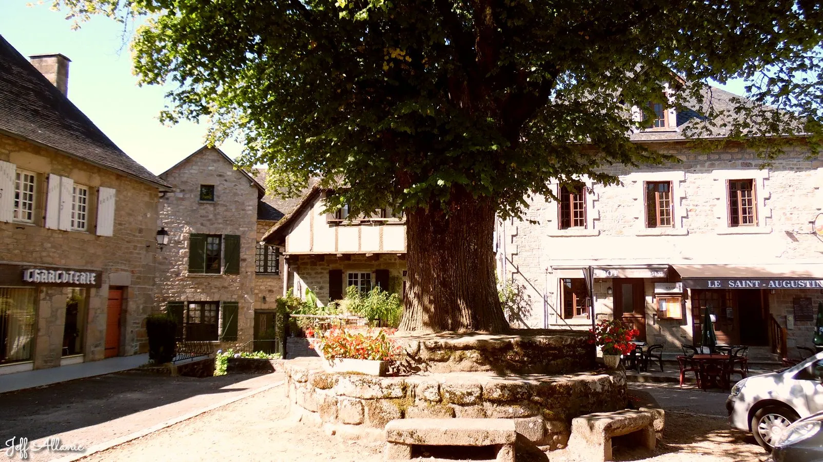 Corrèze découverte - Photo N° 1 - Le village de Saint-Augustin - 19390 - Saint-Augustin - Petit patrimoine - Quelques pas - Autour de vous