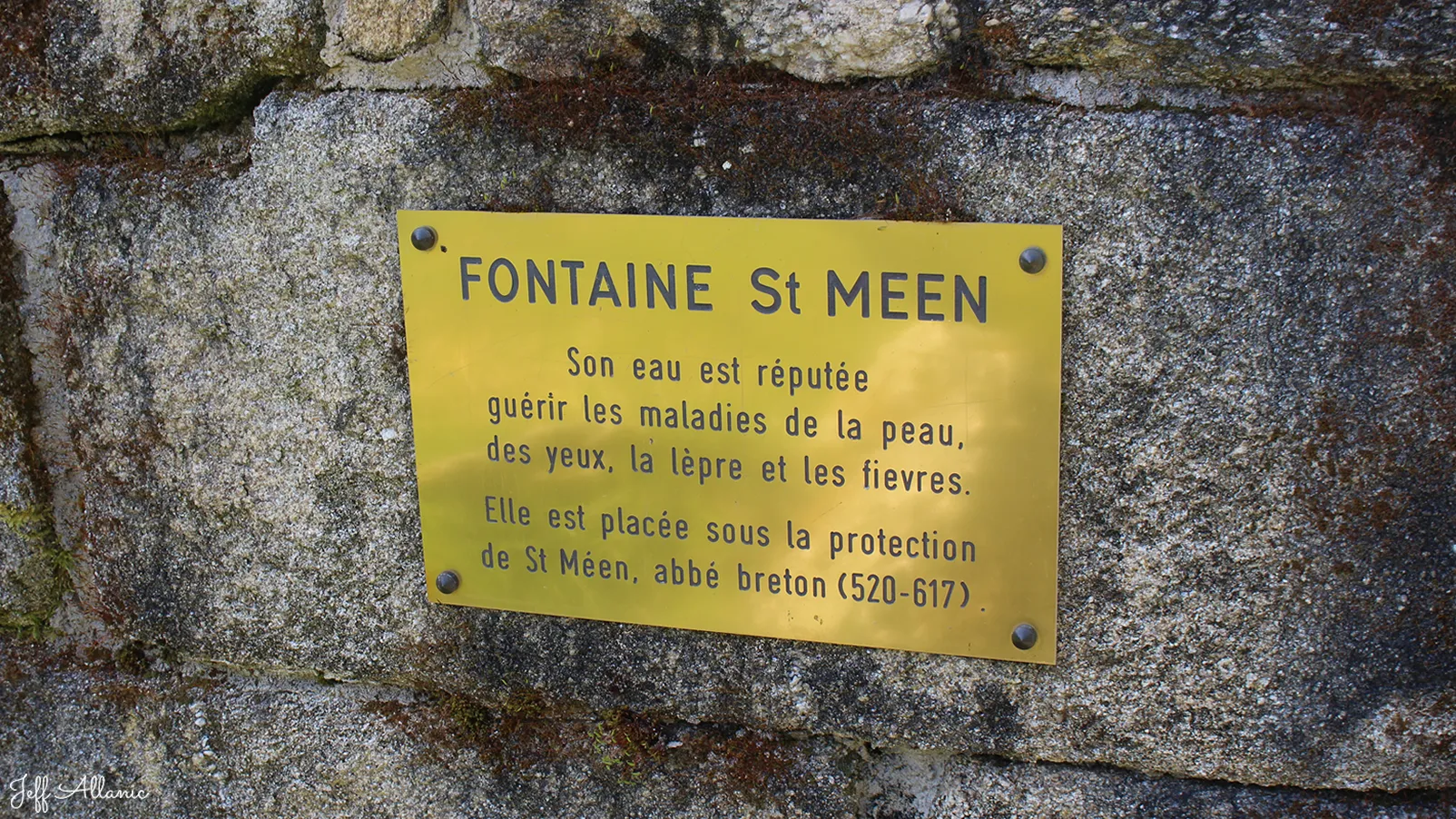Corrèze découverte - Photo N° 2 - La fontaine de Saint Méen - 19260 - Treignac - Petit patrimoine - Promenande facile  <small><i>et/ou</i></small>  De - d'un kilomètre