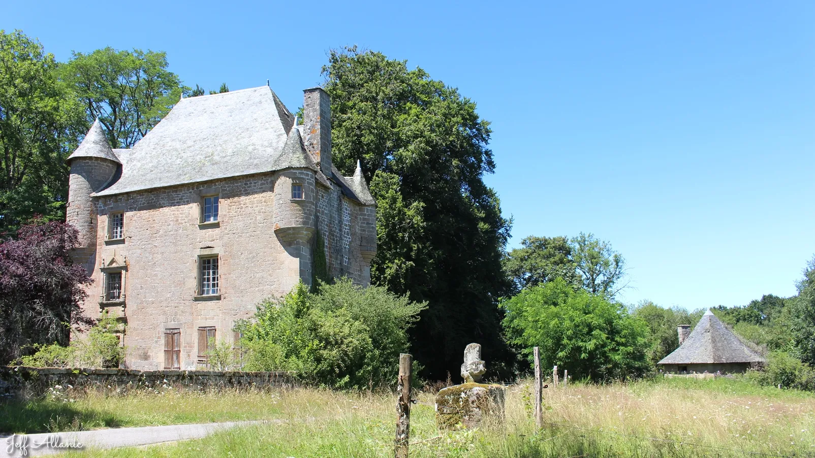 Corrèze découverte - Photo N° 1 - Le château du Mazeau - 87120 - Rempnat - Monuments historiques - Quelques pas - Autour de vous