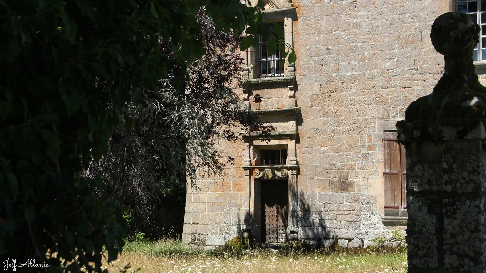 Corrèze découverte - Photo N° 5 - Le château du Mazeau - 87120 - Rempnat - Monuments historiques - Quelques pas - Autour de vous