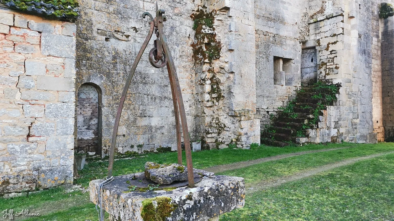 Corrèze découverte - Photo N° 4 - L'église de Saint-Bathélémy - 19600 - Estivals - Monuments historiques - Quelques pas - Autour de vous