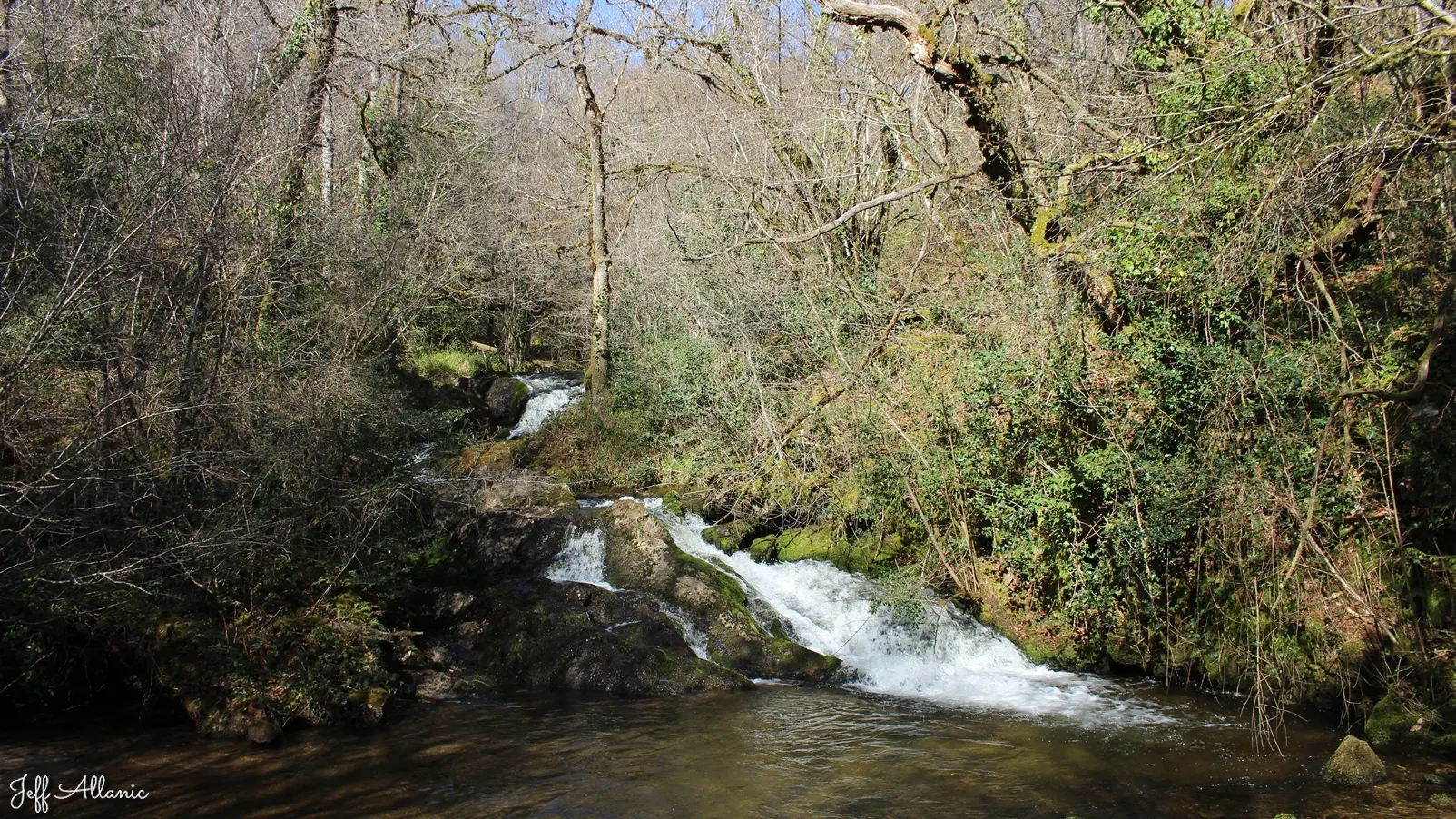 Corrèze découverte - Photo N° 4 - La cascade de Boissy - 19470 - Le Lonzac - Rivières & Plans d'eau - Randonnée de + d'un kilomètre  <small><i>et/ou</i></small>  Avec des passages techniques