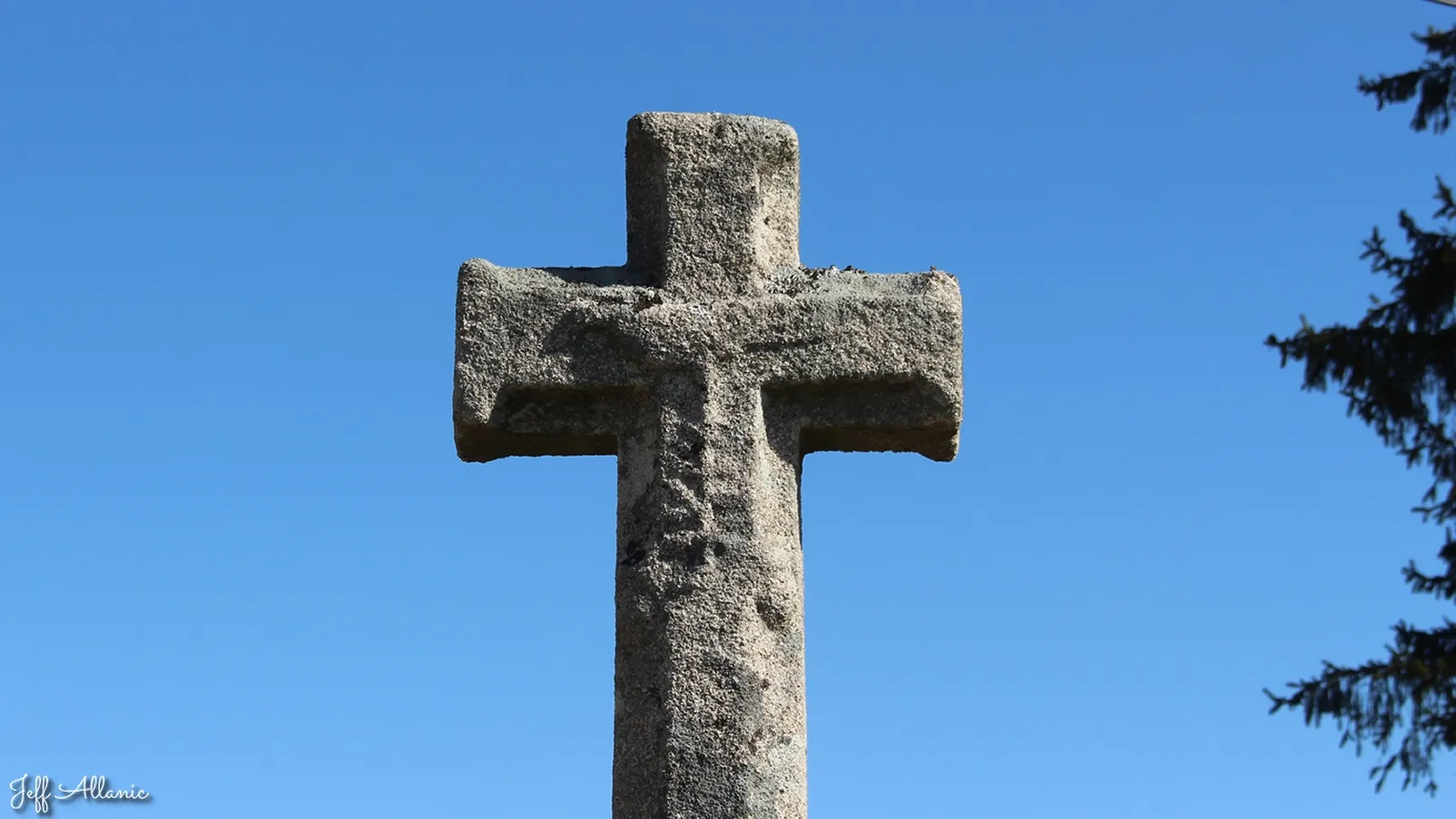 Corrèze découverte - Photo N° 1 - La croix de de La Bussière - 19170 - Lestards - Petit patrimoine - Quelques pas - Autour de vous