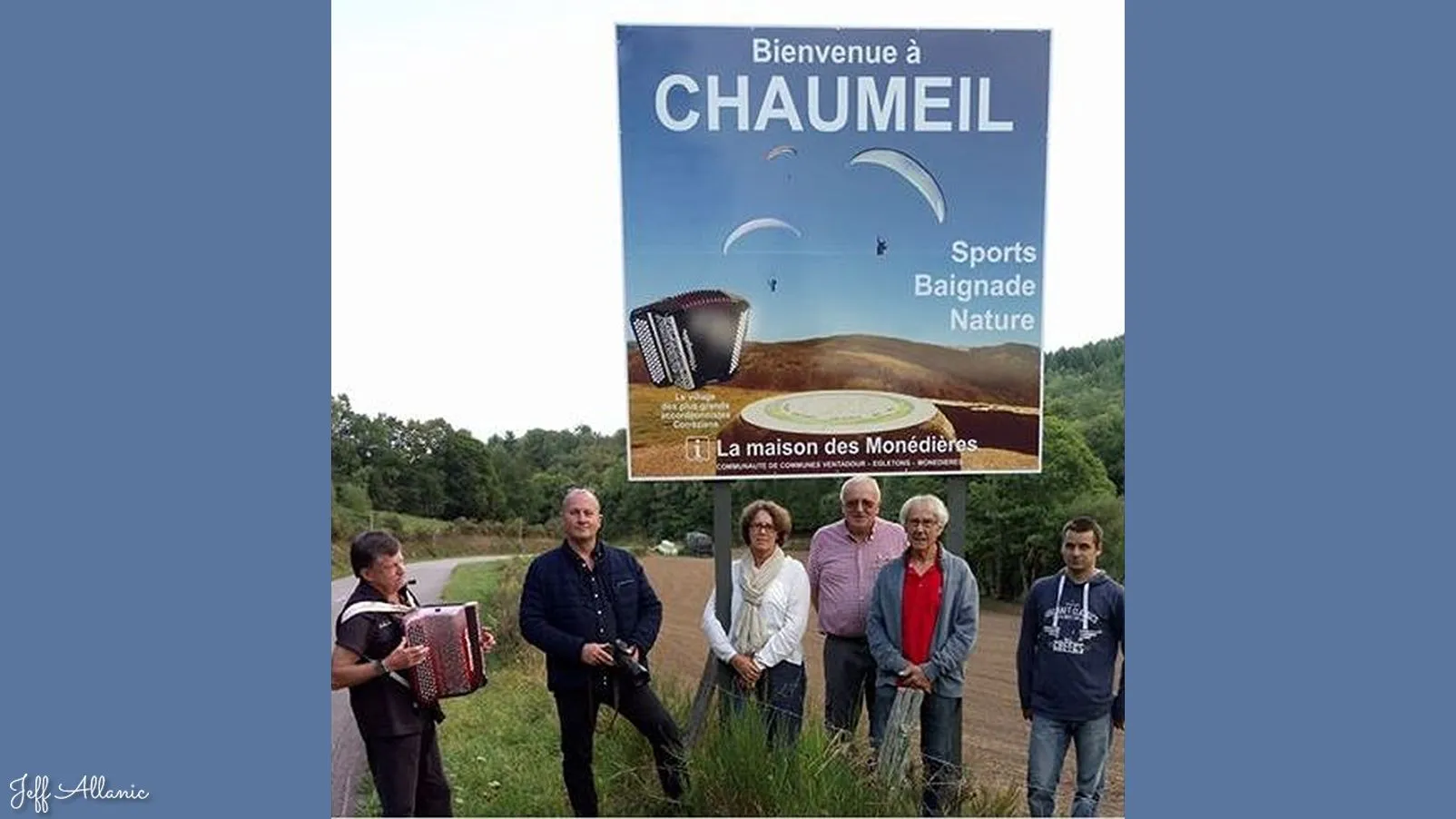 Corrèze découverte - Photo N° 2 - Le panneau d'accueil de Chaumeil - 19390 - Chaumeil - Passages d'histoires - Quelques pas - Autour de vous
