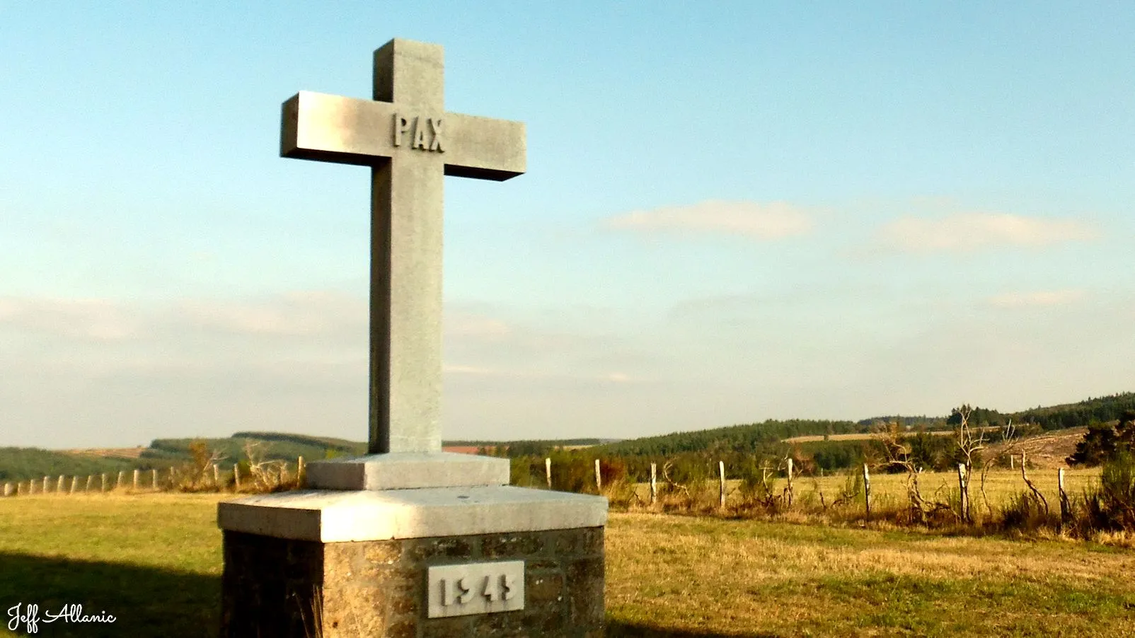 Corrèze découverte - Photo N° 5 - La croix blanche - 19290 - Peyrelevade - Petit patrimoine - Quelques pas - Autour de vous