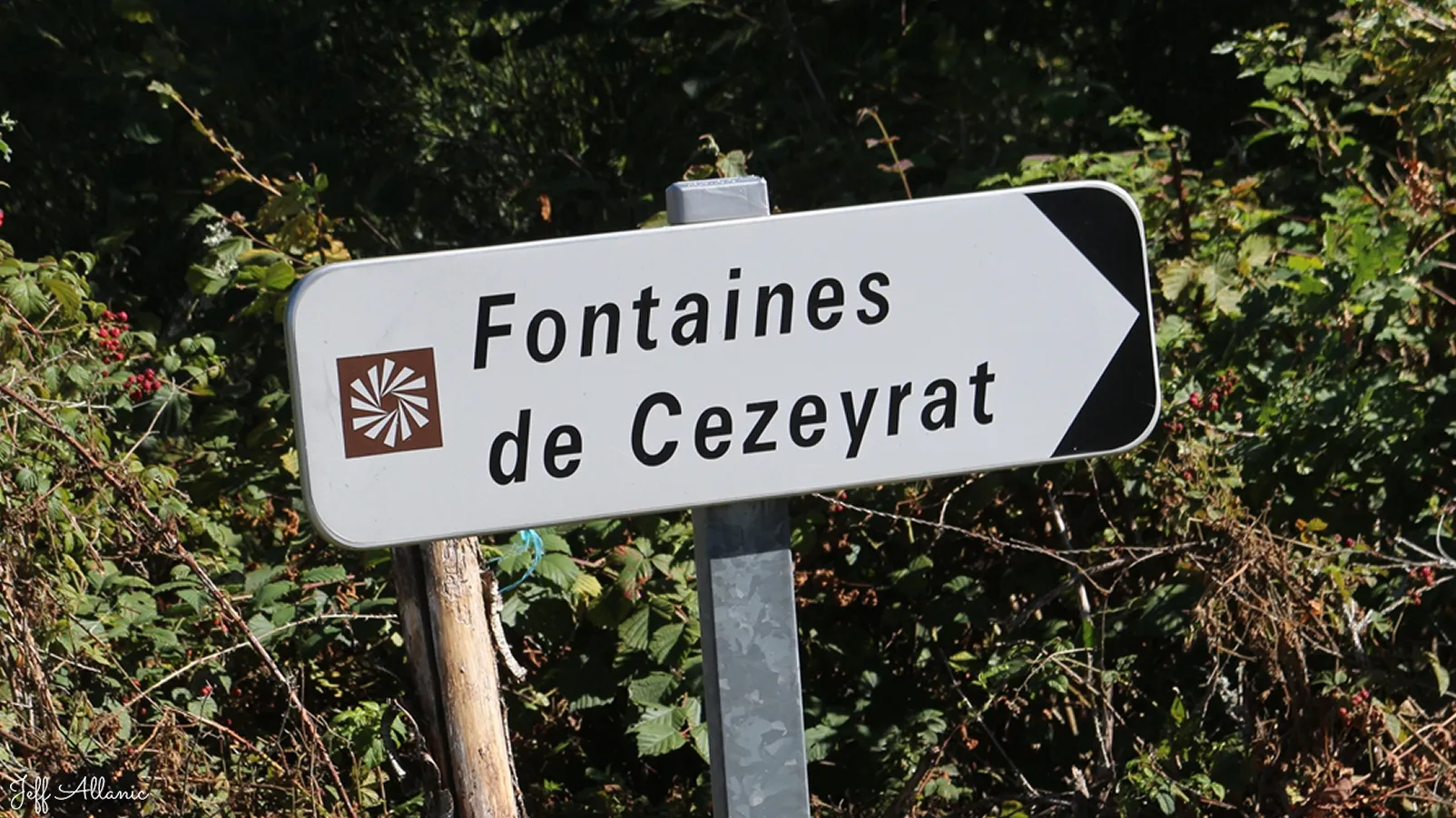 Corrèze découverte - Photo N° 2 - Les 2 fontaines de Cezeyrat - 19290 - Peyrelevade -  - 