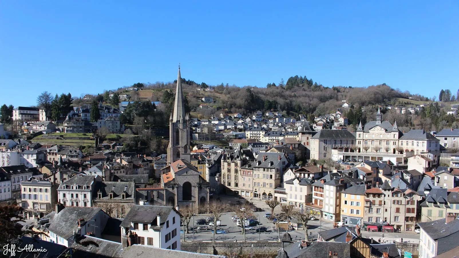 Corrèze découverte - Photo N° 1 - Tulle - Quartier ancien du Trech - 19000 - Tulle - Monuments historiques - Promenande facile  <small><i>et/ou</i></small>  De - d'un kilomètre