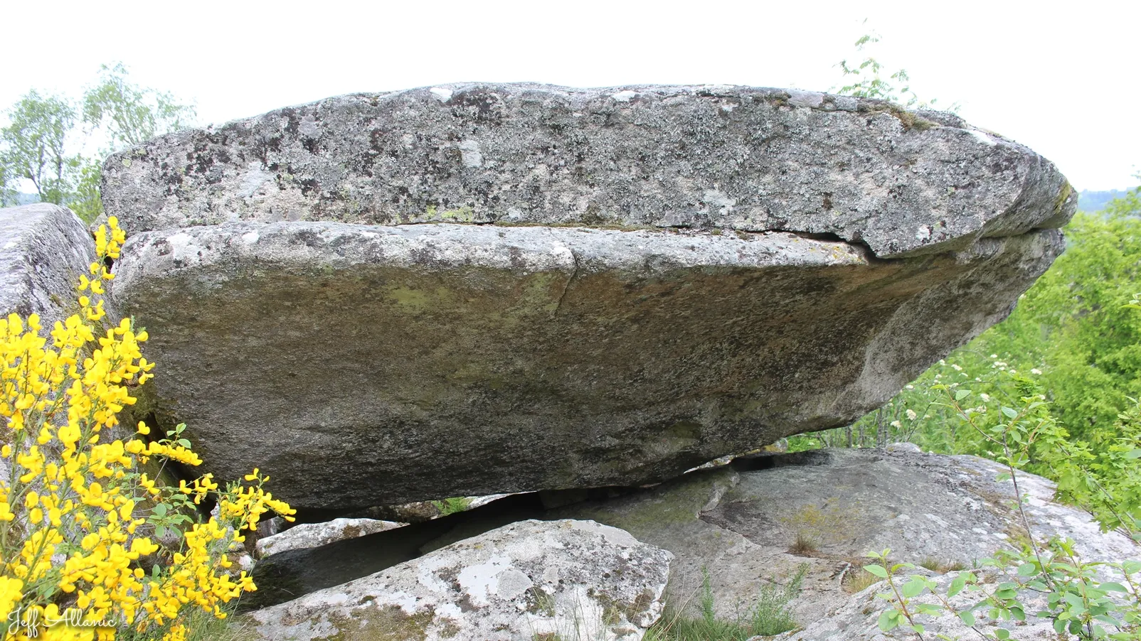 Corrèze découverte - Photo N° 3 - Les roches géantes du Rat - 19290 - Peyrelevade -  - 