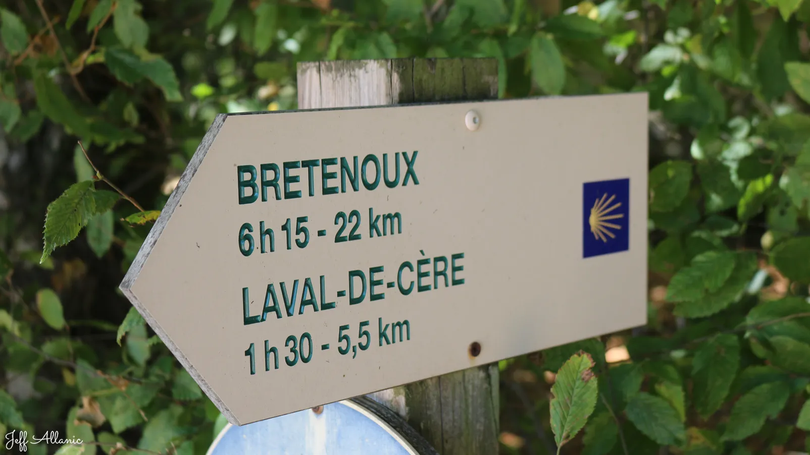 Corrèze découverte - Photo N° 3 - Le chemin de croix de Notre Dame de Belpeuch - 19430 - Camps-Saint-Mathurin-Léobazel - Petit patrimoine - Randonnée facile  <small><i>et/ou</i></small>  De + d'un kilomètre