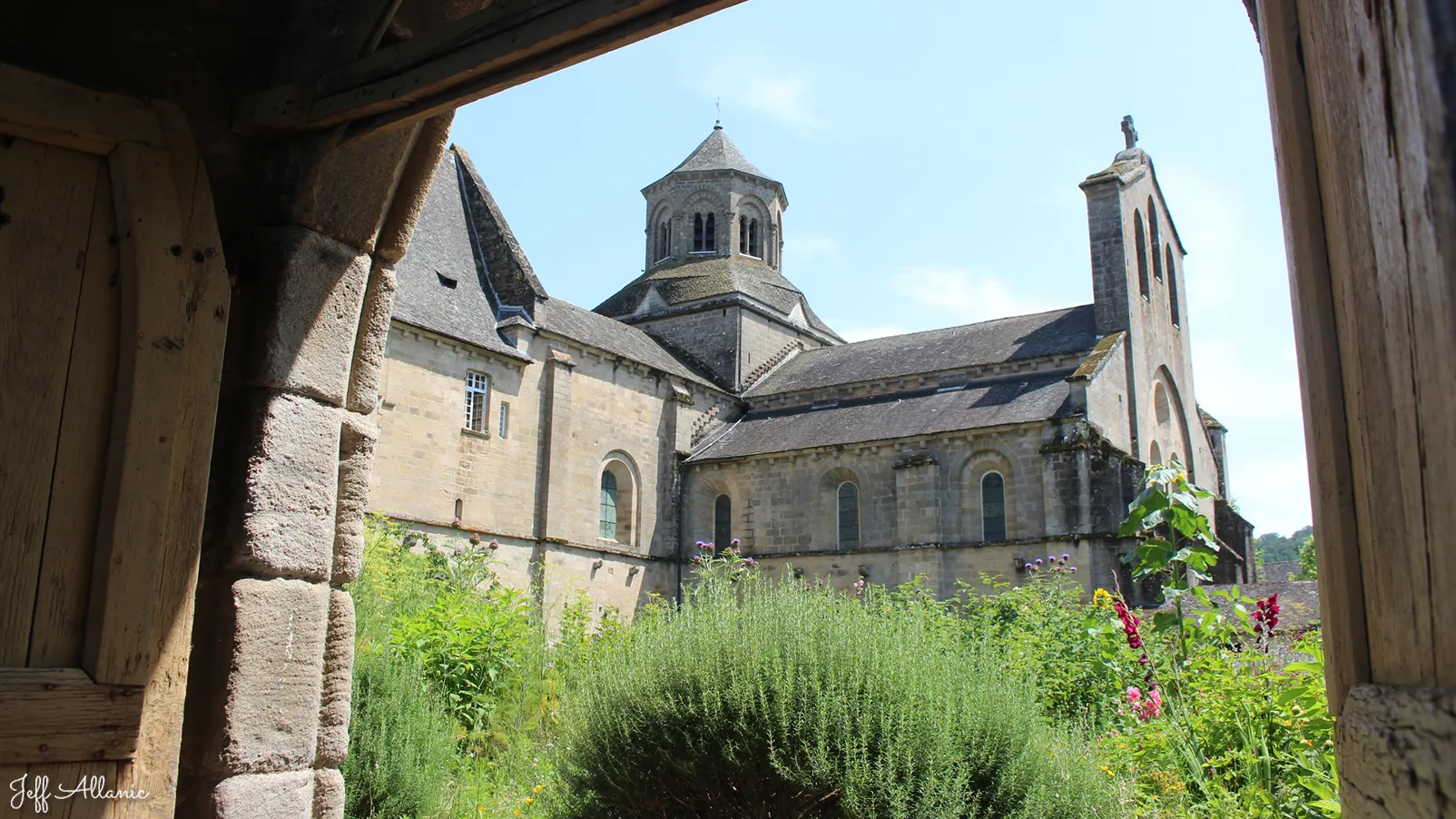 Corrèze découverte - Photo N° 1 - Ancienne abbaye cistercienne - Coco l'écrivait sans doute Obazine - 19190 - Aubazines - Passages d'histoires - Promenande facile  <small><i>et/ou</i></small>  De - d'un kilomètre