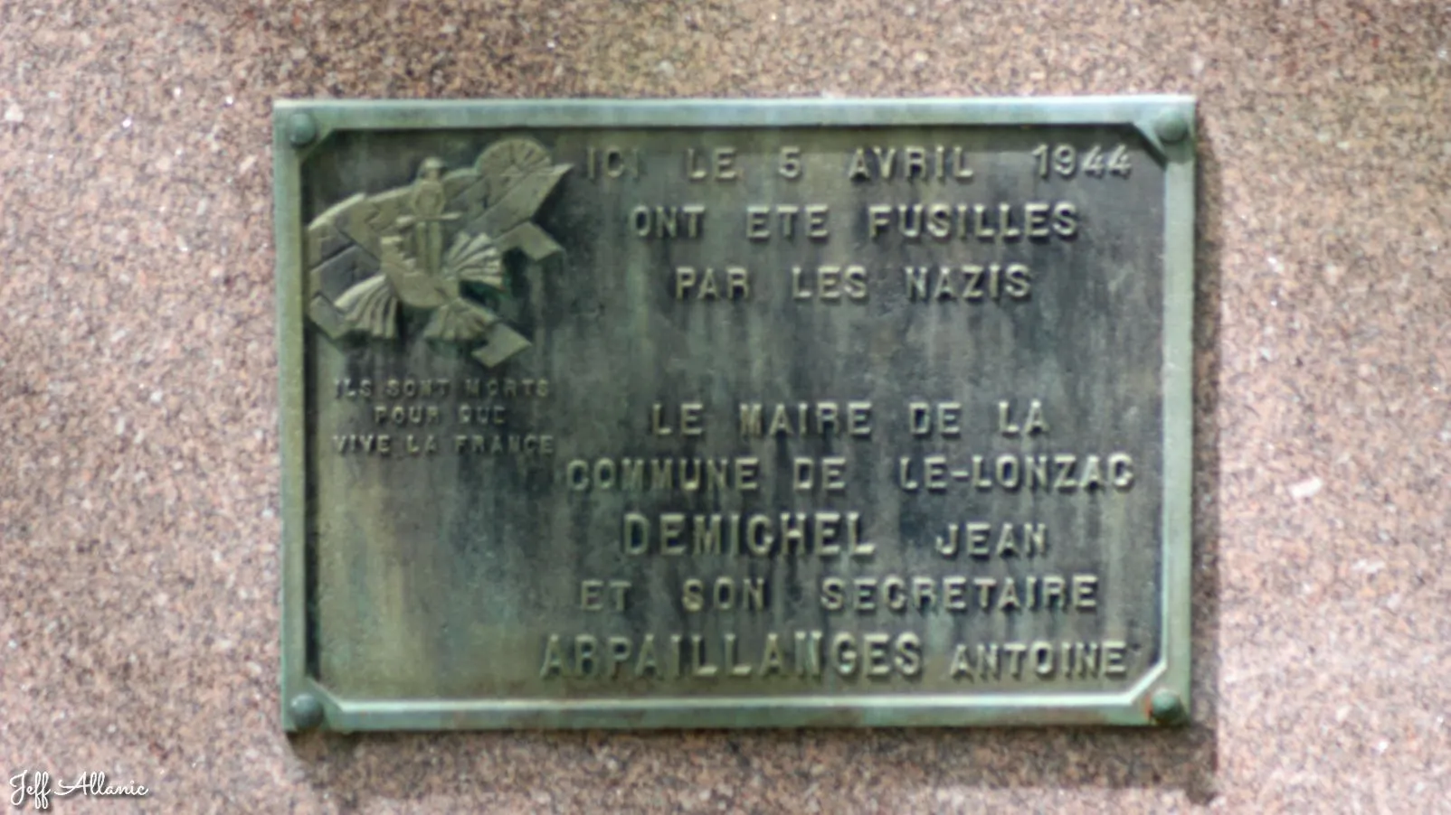Corrèze découverte - Photo N° 4 - La stèle des Résistants - 19260 - Treignac - Passages d'histoires - Quelques pas - Autour de vous