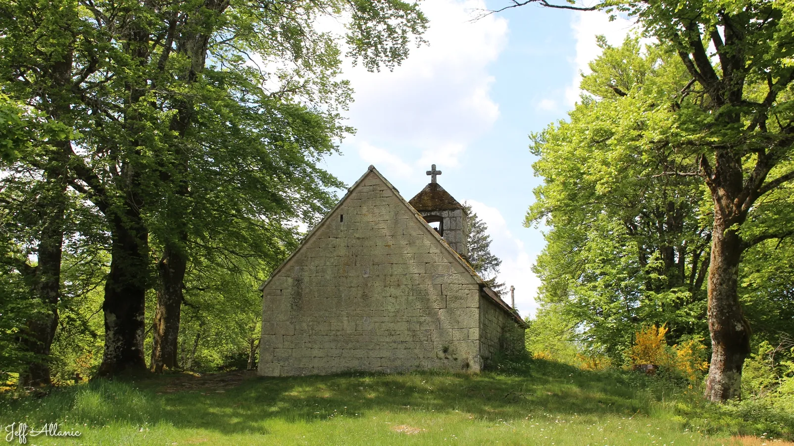 Corrèze découverte - Photo N° 1 - La petite chapelle du Rat - 19290 - Peyrelevade - Monuments historiques - Promenande facile  <small><i>et/ou</i></small>  De - d'un kilomètre