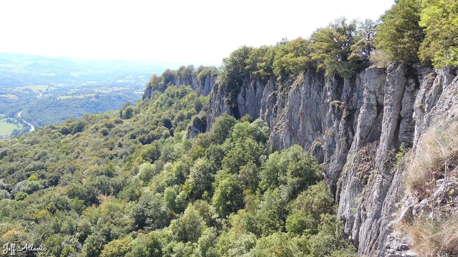 Corrèze découverte - Photo N° 1 - Belvédère des Orgues - 19110 - Bort-les-Orgues  - Panoramas & Grands espaces - Promenande facile  <small><i>et/ou</i></small>  De - d'un kilomètre