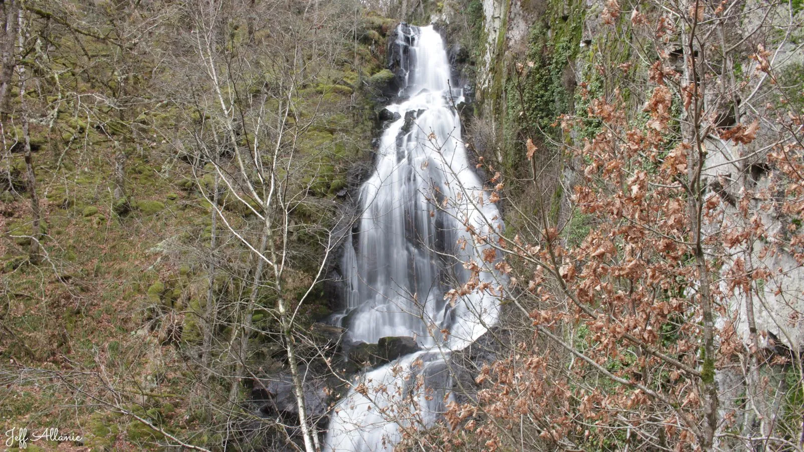 Corrèze découverte - Photo N° 1 - La cascade du Redenat - 19220 - Auriac - Rivières & Plans d'eau - Randonnée de + d'un kilomètre  <small><i>et/ou</i></small>  Avec des passages techniques