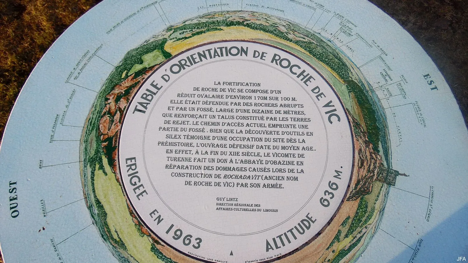 Corrèze découverte - Photo N° 2 - Le Roc de Vic - 19380 - Albussac - Panoramas & Grands espaces - Promenande facile  <small><i>et/ou</i></small>  De - d'un kilomètre