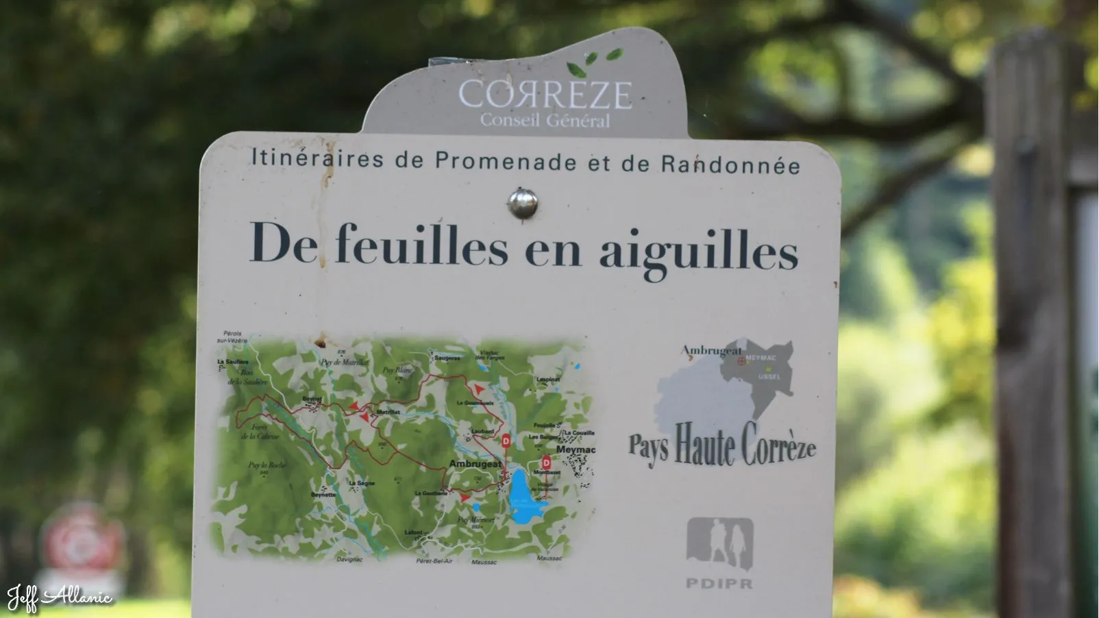 Corrèze découverte - Photo N° 1 - Le lac de Sèchemailles - 19250 - Ambrugeat - Rivières & Plans d'eau - Promenande facile  <small><i>et/ou</i></small>  De - d'un kilomètre