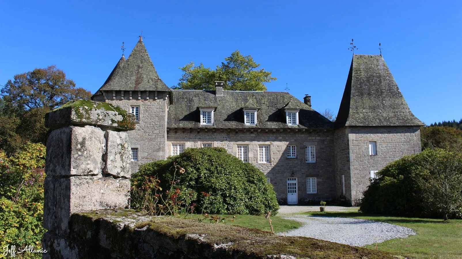 Corrèze découverte - Photo N° 3 - Le hameau de Tourondel -  19390 - Saint-Augustin - Petit patrimoine - Quelques pas - Autour de vous