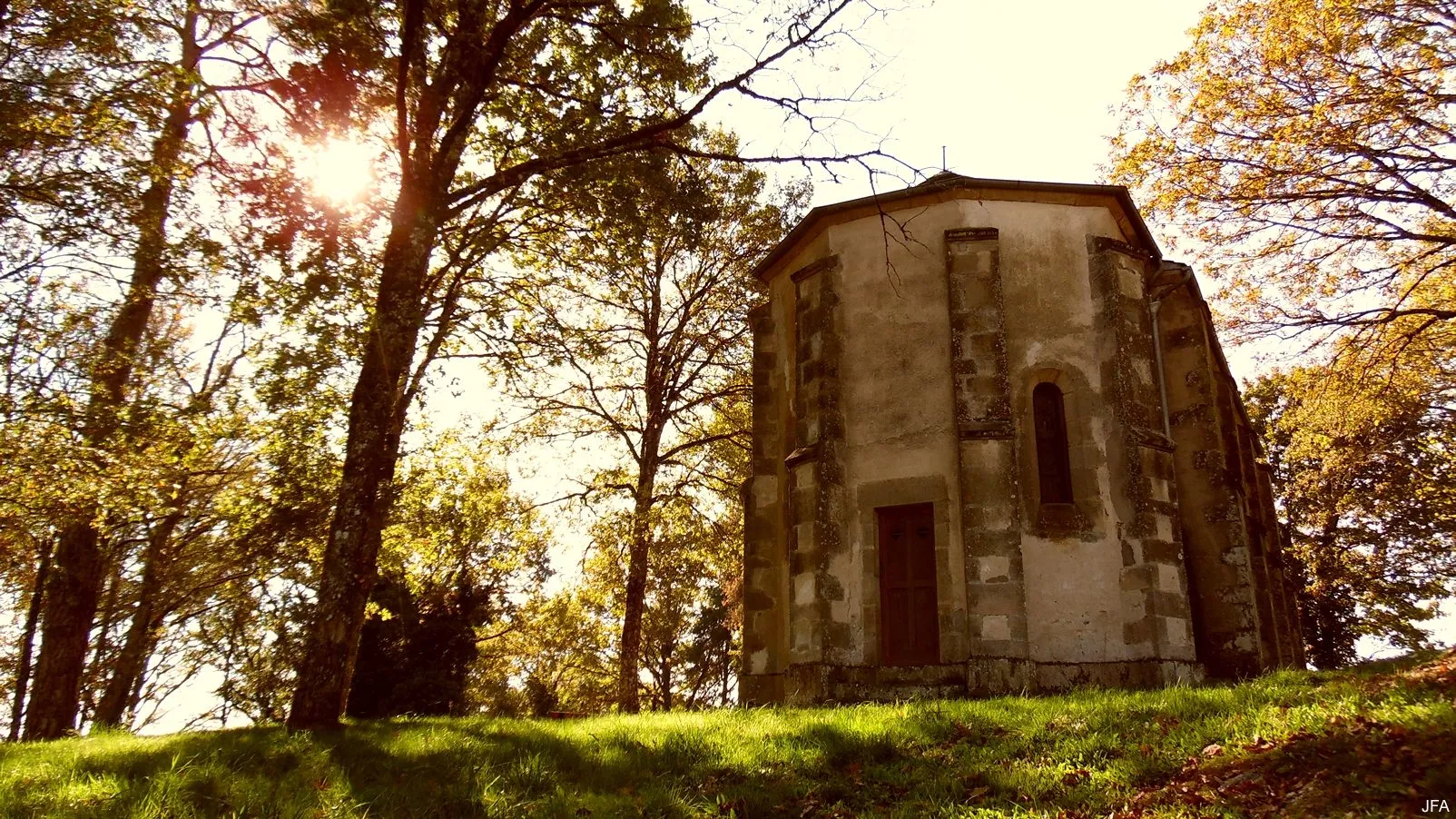 Corrèze découverte - Photo N° 5 - La chapelle Saint-Damien - 19450 - Chamboulive - Petit patrimoine - Quelques pas - Autour de vous