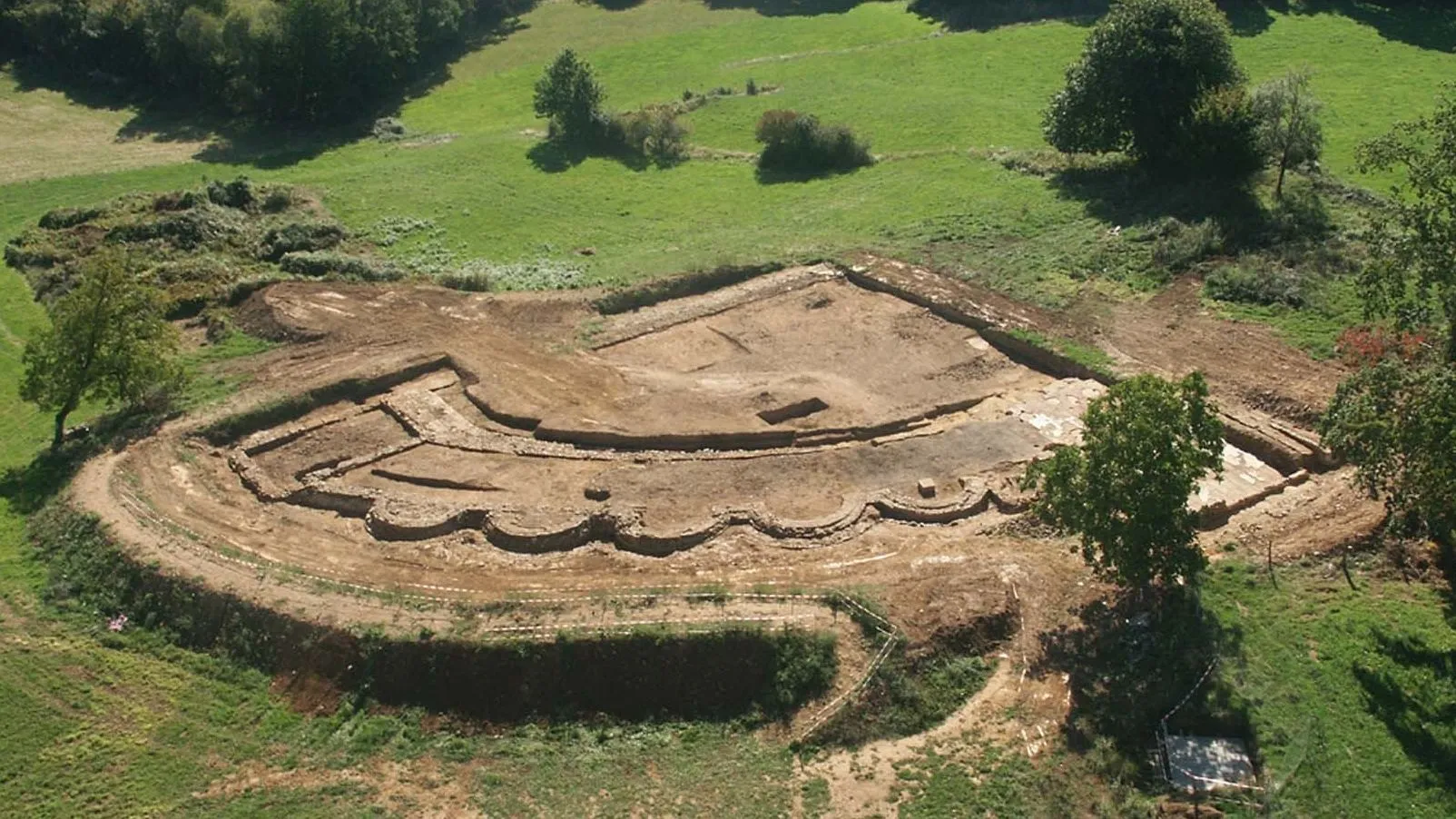 Corrèze découverte - Photo N° 3 - Ruine Gallo-Romaines de Tintignac - 19460 - Naves - Monuments historiques - Promenande facile  <small><i>et/ou</i></small>  De - d'un kilomètre