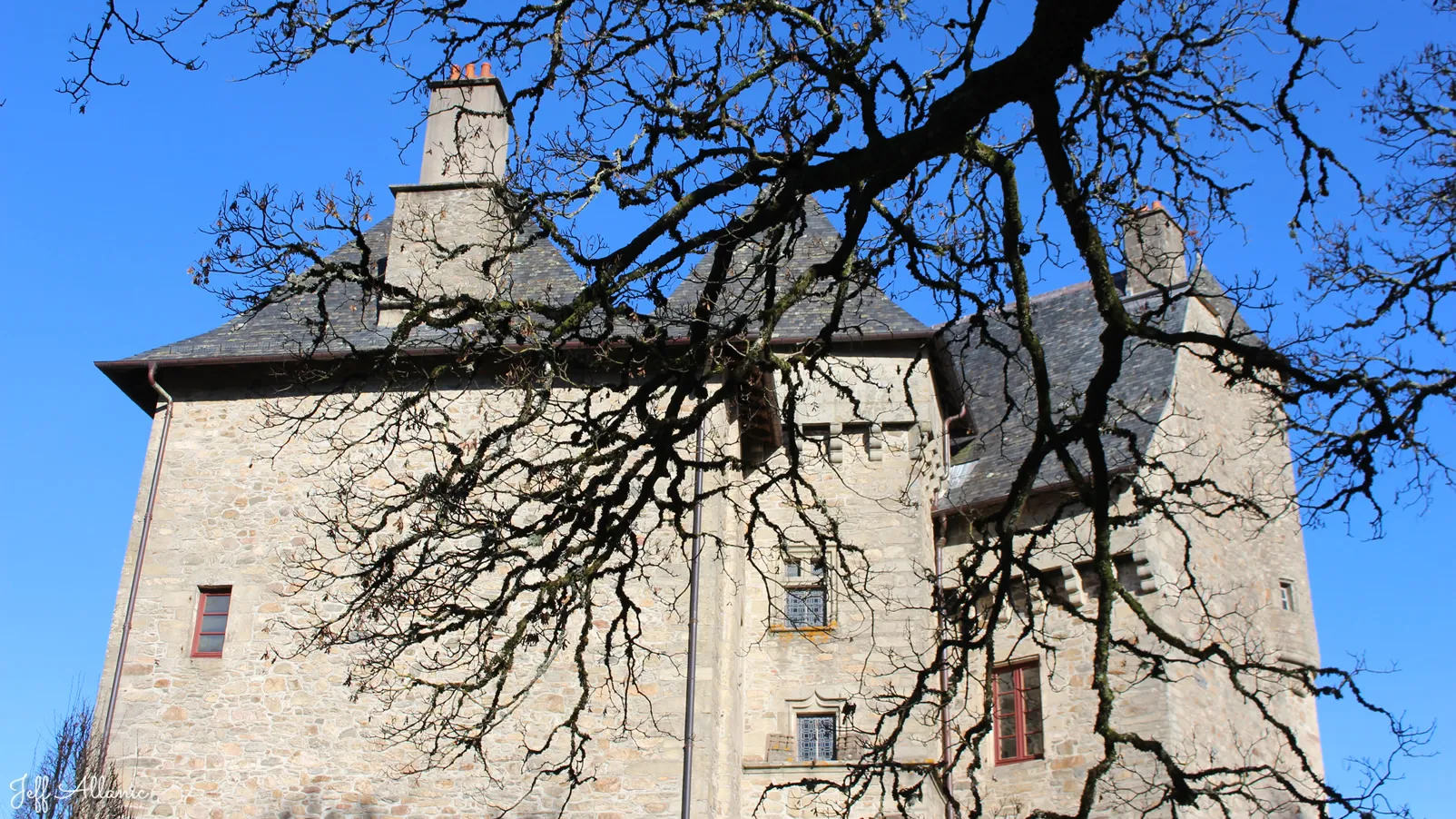 Corrèze découverte - Photo N° 5 - Le château de Sainte-Fortunade - 19490 - Sainte-Fortunade - Monuments historiques - Promenande facile  <small><i>et/ou</i></small>  De - d'un kilomètre