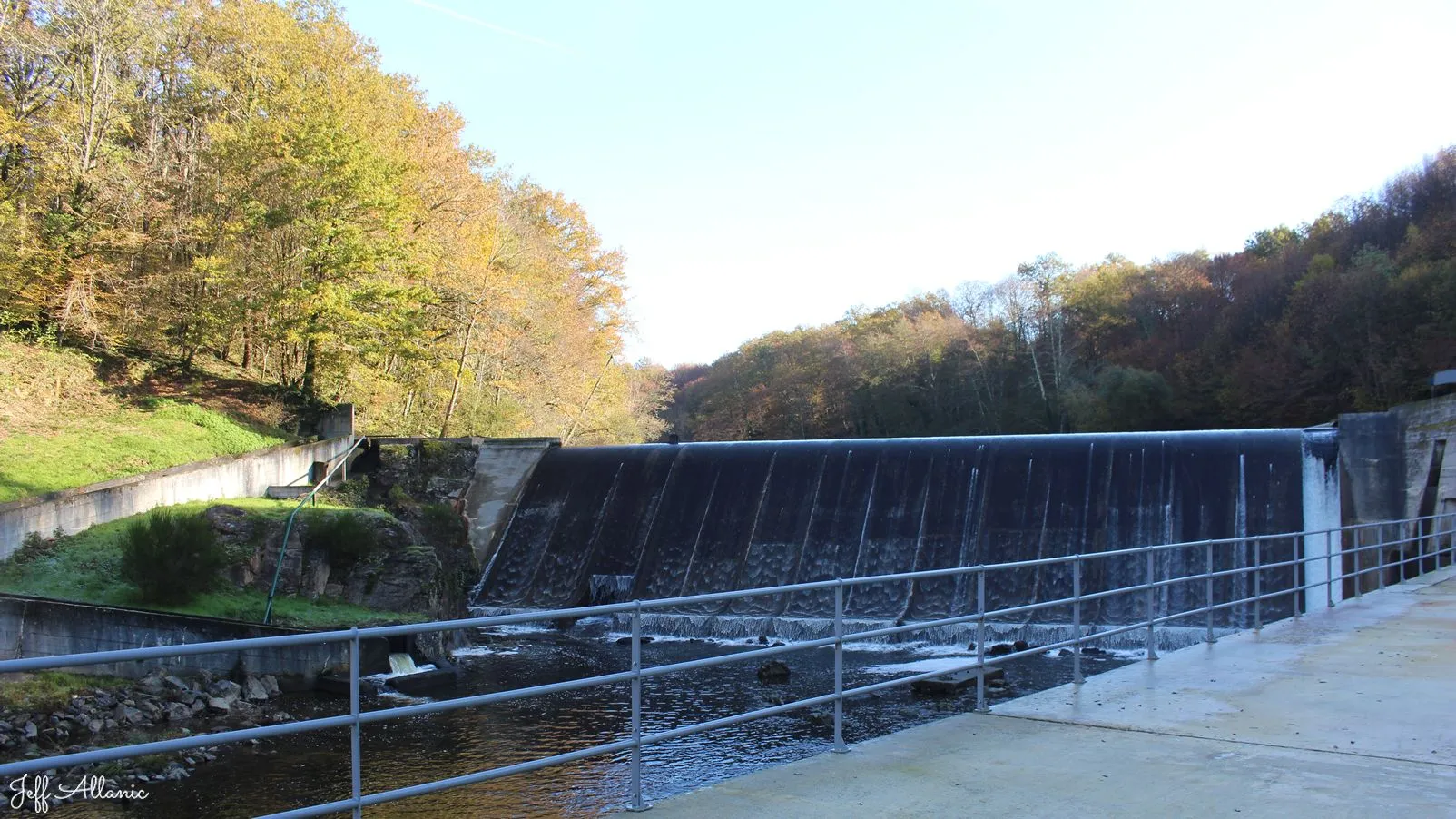 Corrèze découverte - Photo N° 4 - Le viaduc et barrage du Gour Noir - 19140 - Uzerche - Rivières & Plans d'eau - Promenande facile  <small><i>et/ou</i></small>  De - d'un kilomètre