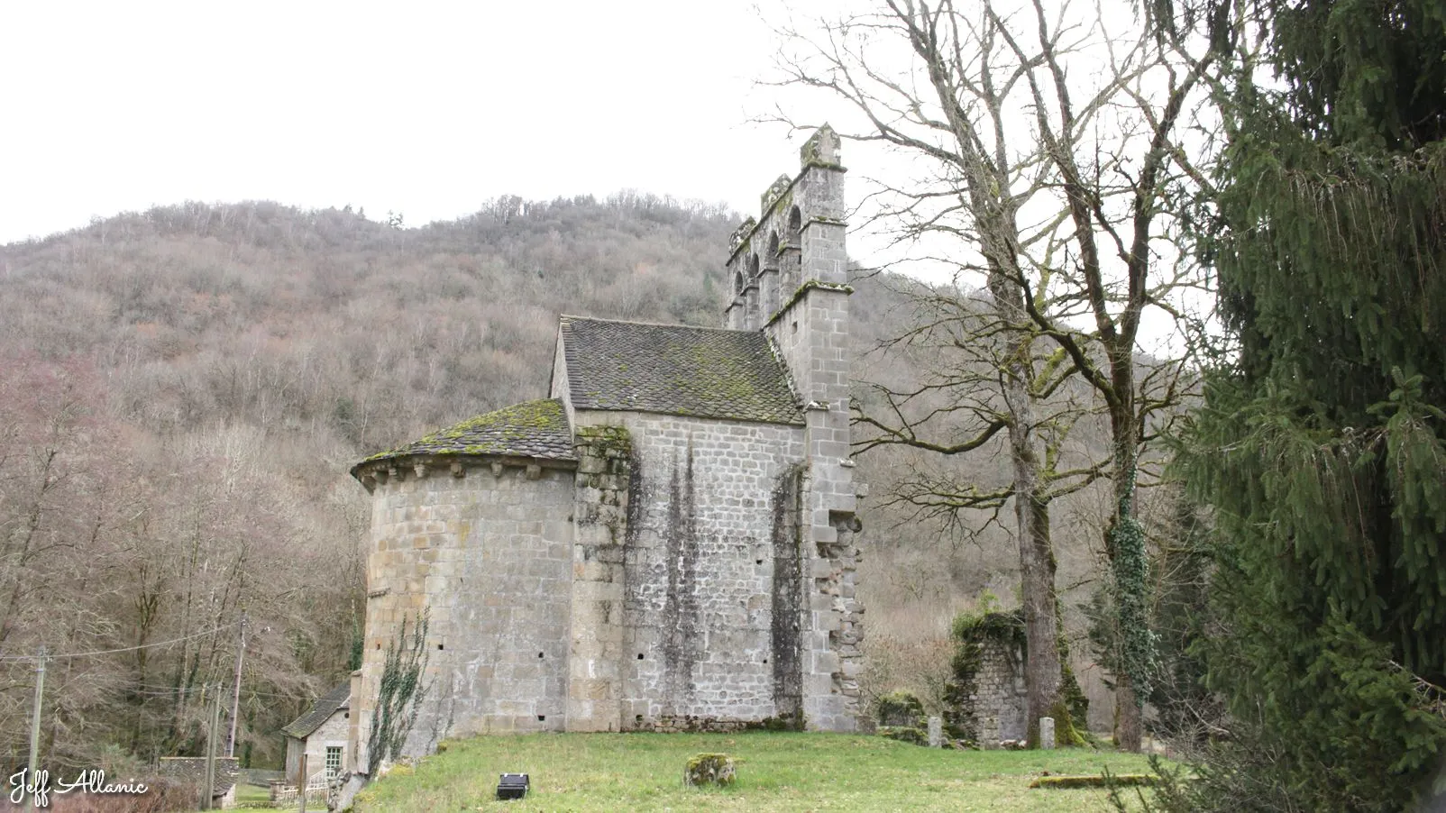 Corrèze découverte - Photo N° 2 - Le hameau de Gléni - 19320 - Servières-le-Château - Monuments historiques - Quelques pas - Autour de vous