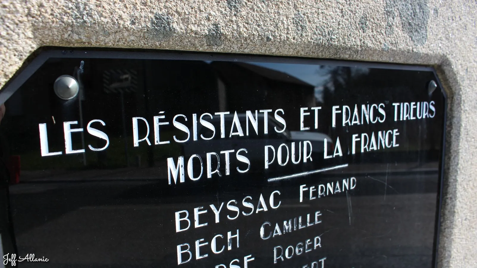 Corrèze découverte - Photo N° 1 - Stèle de la résistance de la gare d'Eyrein - 19800 - Eyrien - Passages d'histoires - Quelques pas - Autour de vous