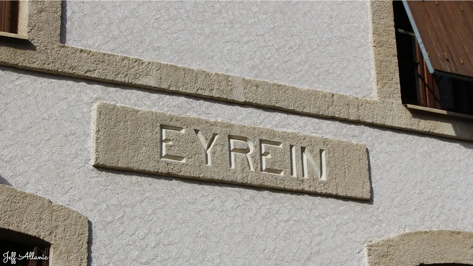 Corrèze découverte - Photo N° 2 - Stèle de la résistance de la gare d'Eyrein - 19800 - Eyrien - Passages d'histoires - Quelques pas - Autour de vous
