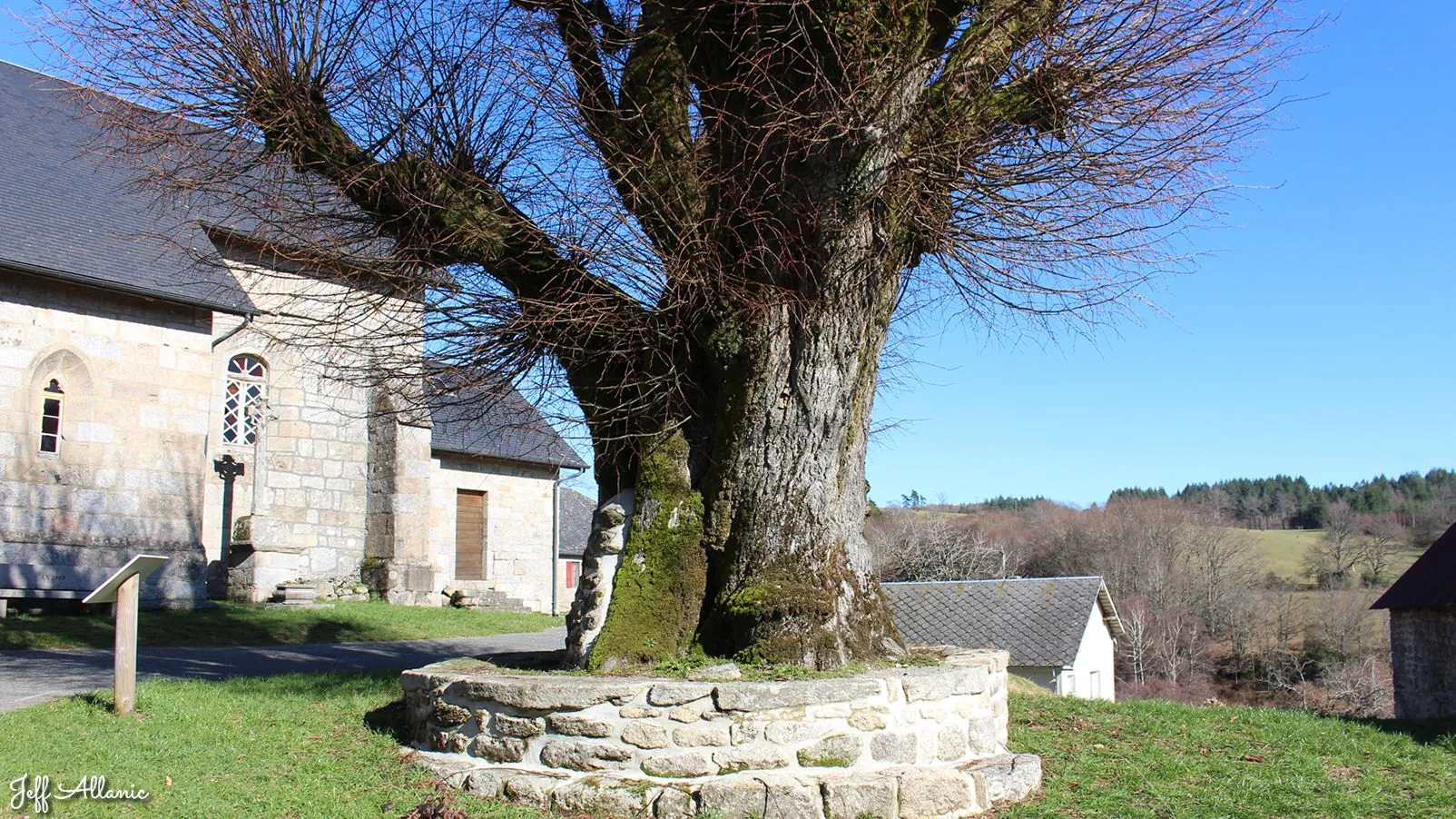 Corrèze découverte - Photo N° 1 - Le village de Bonnefond - 19170 - Bonnefond - Monuments historiques - Quelques pas - Autour de vous