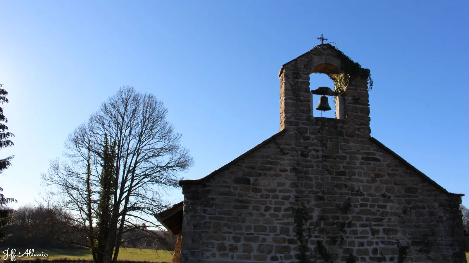 Corrèze découverte - Photo N° 1 - La petite chapelle Sainte-Radegonde - 19510 - Meilhards - Petit patrimoine - Quelques pas - Autour de vous