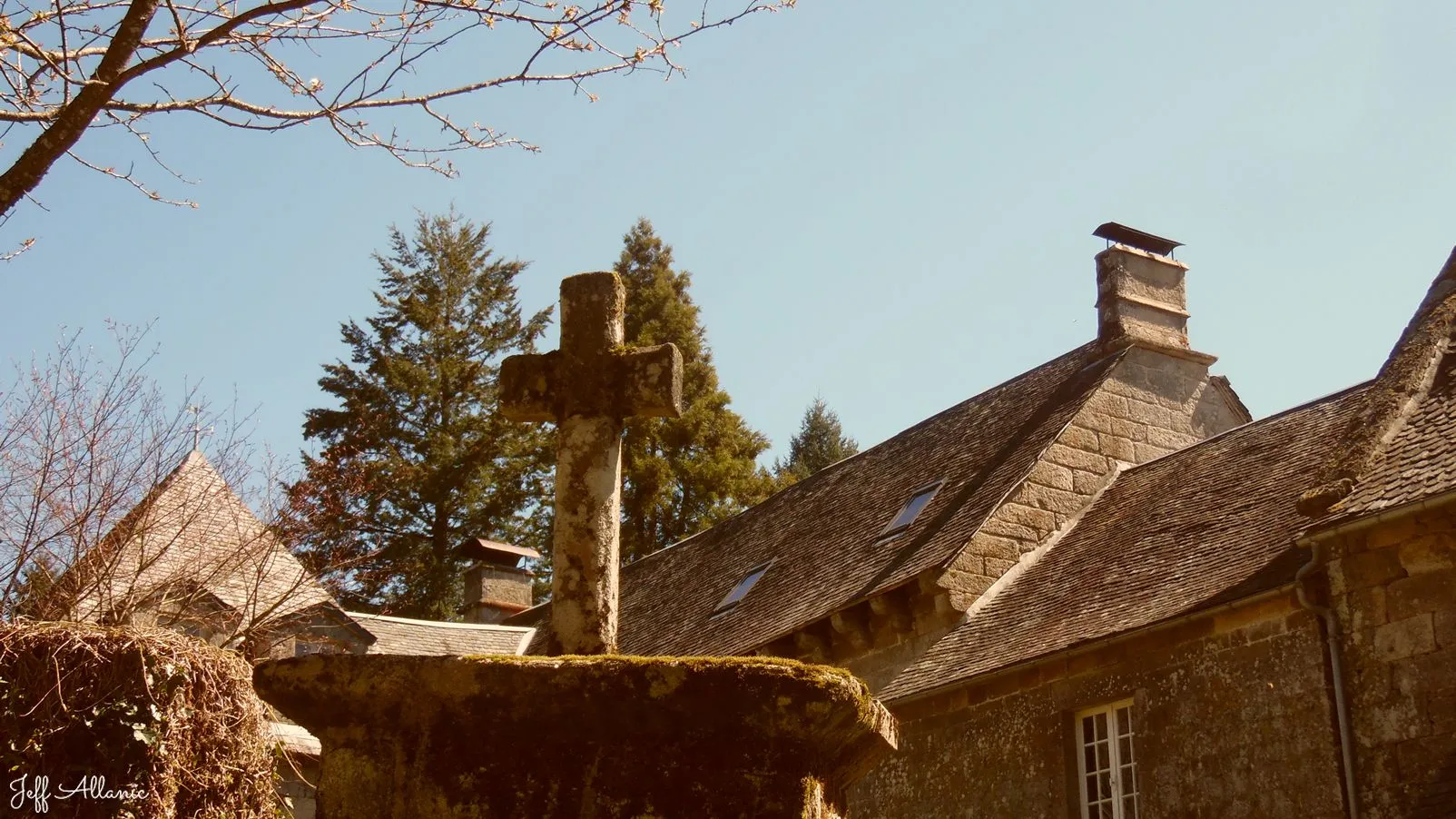 Corrèze découverte - Photo N° 4 - Hameau de Chastagnol - 19390 - Chaumeil - Monuments historiques - Quelques pas - Autour de vous