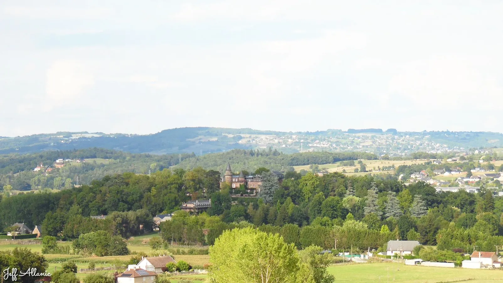 Corrèze découverte - Photo N° 2 - Panorama sur le château de Castel Novel - 19240 - Varetz - Panoramas & Grands espaces - Quelques pas - Autour de vous
