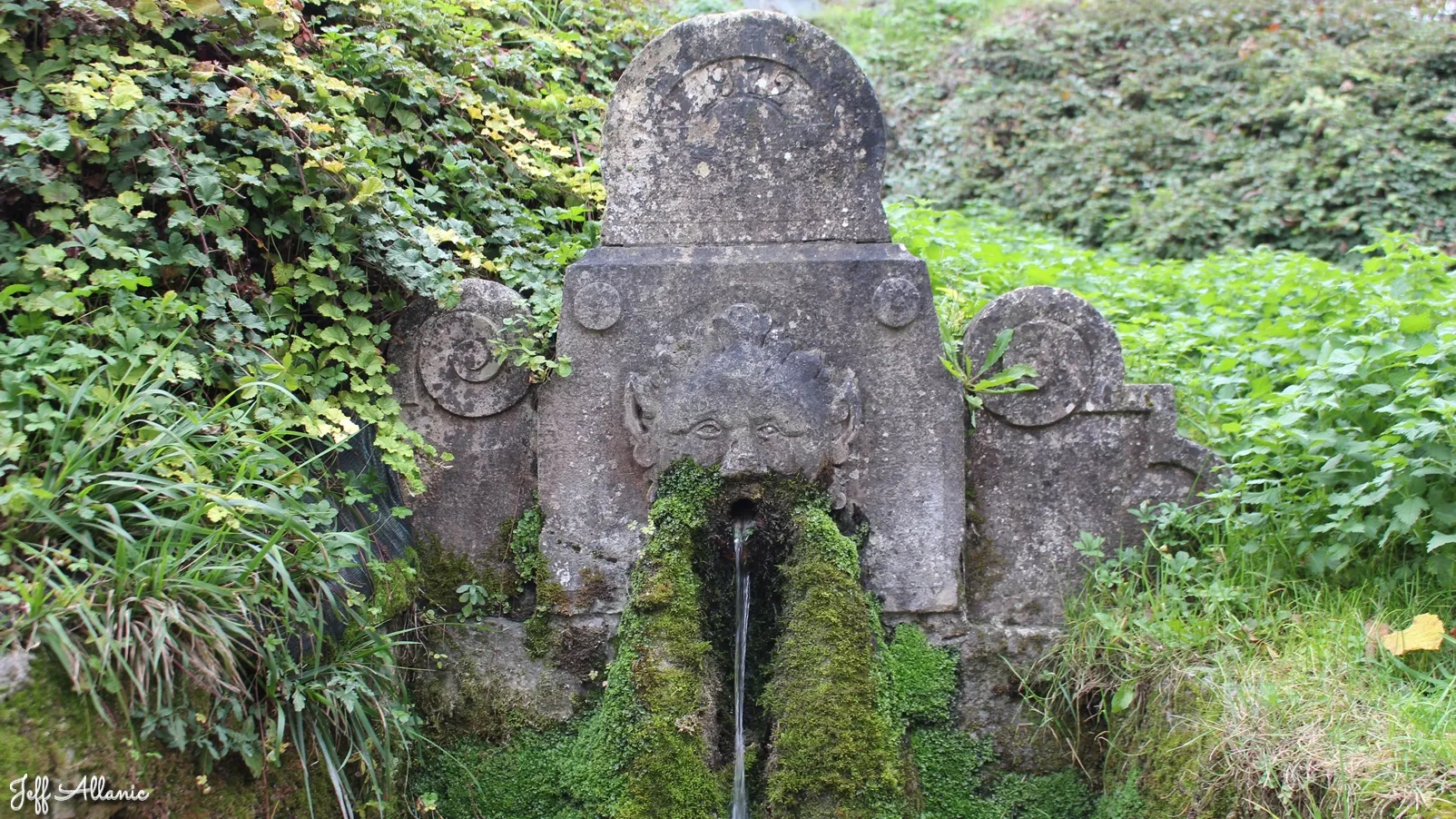 Corrèze découverte - Photo N° 2 - Le hameau de Ayen Bas - 19310 - Ayen - Monuments historiques - Quelques pas - Autour de vous