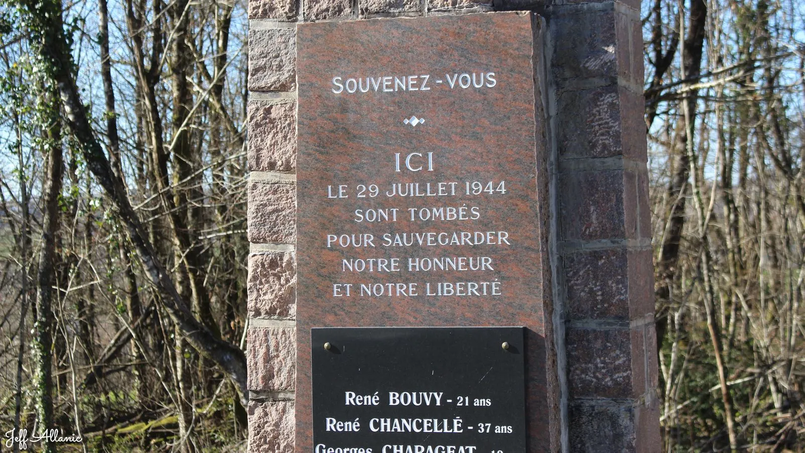 Corrèze découverte - Photo N° 1 - Monument des résistants - 19190 - Beynat - Passages d'histoires - Quelques pas - Autour de vous
