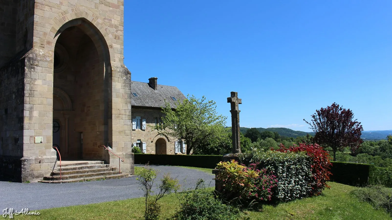 Corrèze découverte - Photo N° 2 - Le village de Tudeils - 19120 - Tudeils - Monuments historiques - Quelques pas - Autour de vous