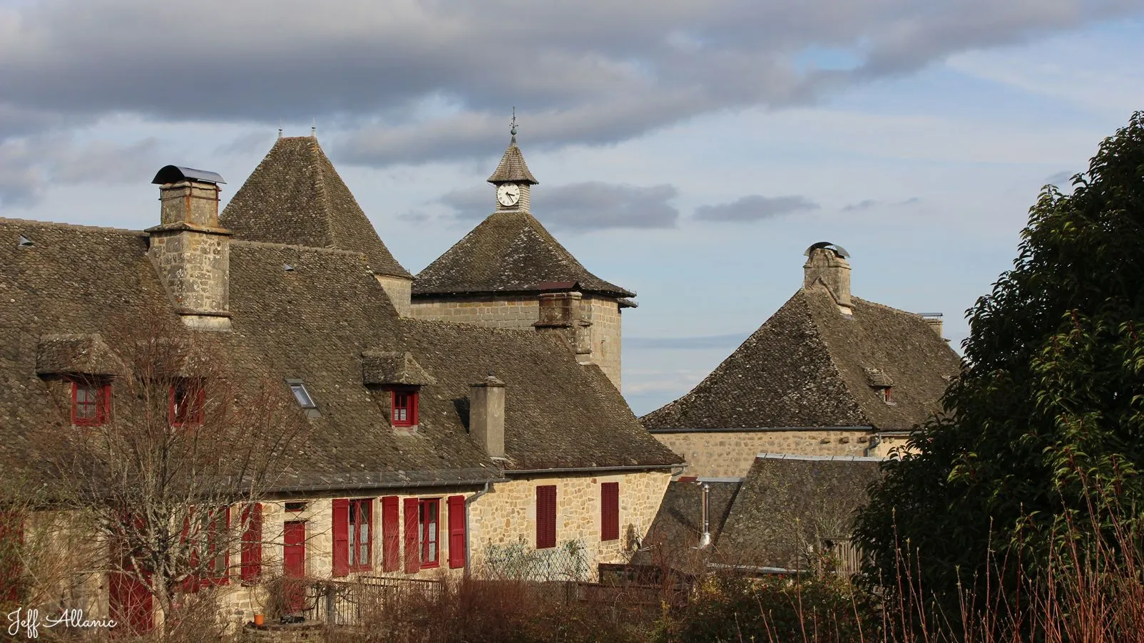 Corrèze découverte - Photo N° 1 - Le village de Auriac - 19220 - Auriac - Monuments historiques - Quelques pas - Autour de vous