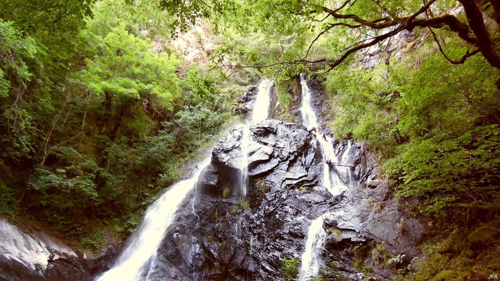 Corrèze découverte - Photo N° 1 - Les cascades du Saut Sali - 19550 - Soursac - Rivières & Plans d'eau - Randonnée facile  <small><i>et/ou</i></small>  De + d'un kilomètre