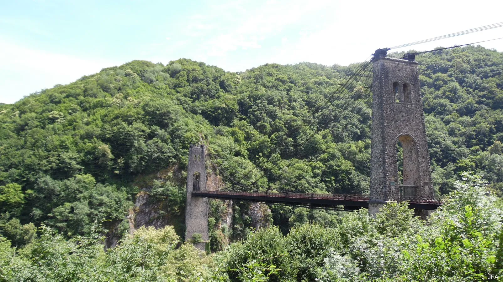 Corrèze découverte - Photo N° 3 - Le viaduc des Rochers Noirs - 19550 - Lapleau - Monuments historiques - Quelques pas - Autour de vous