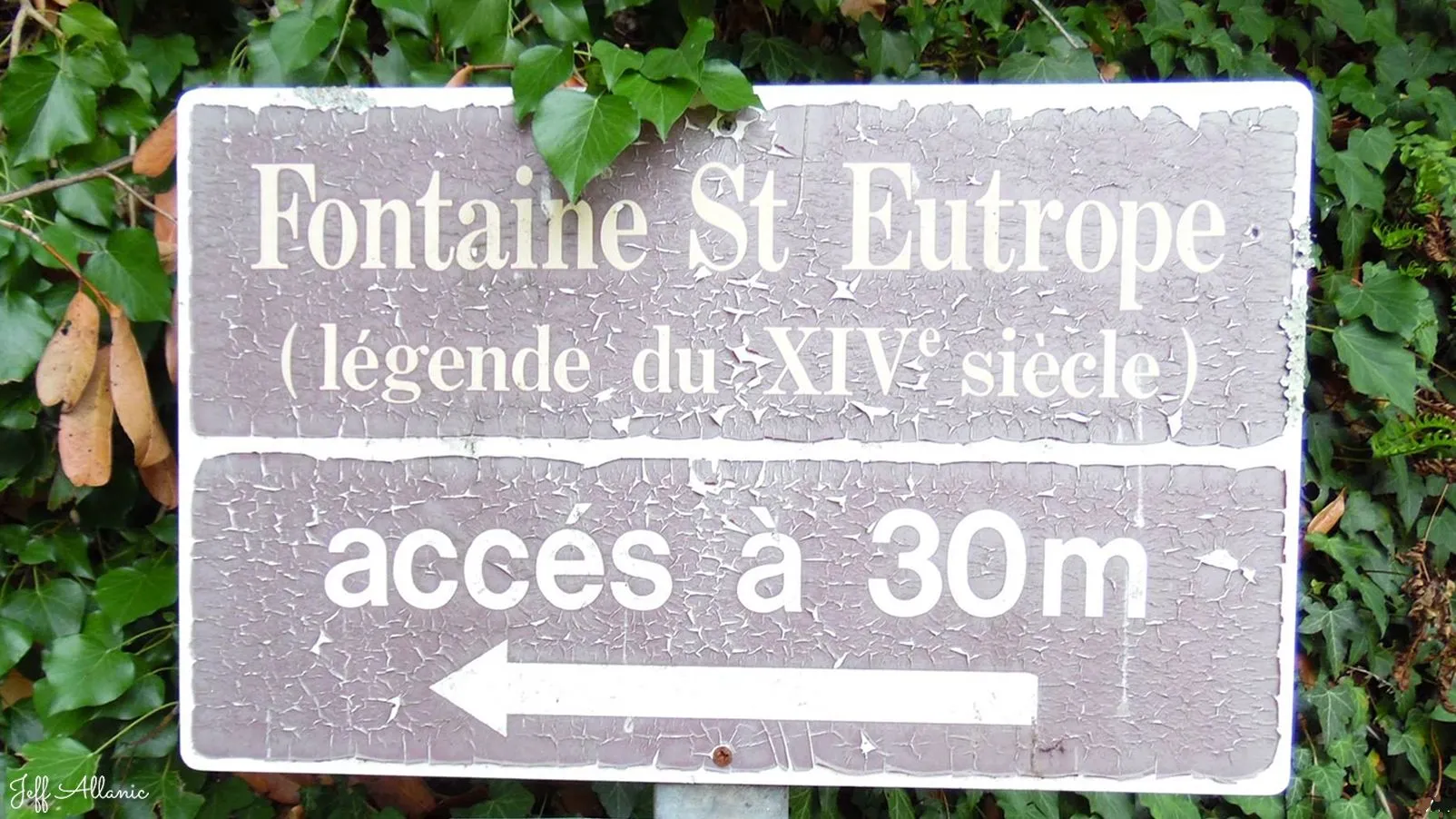 Corrèze découverte - Photo N° 2 - Village de Favars - 19330 - Favars - Monuments historiques - Promenande facile  <small><i>et/ou</i></small>  De - d'un kilomètre