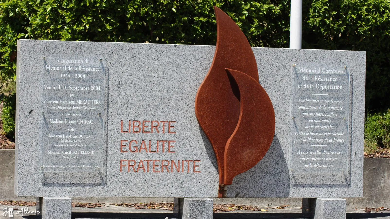 Corrèze découverte - Photo N° 4 - Le mémorial de la Résistance - 19800 - Vitrac-sur-Montane - Passages d'histoires - Quelques pas - Autour de vous